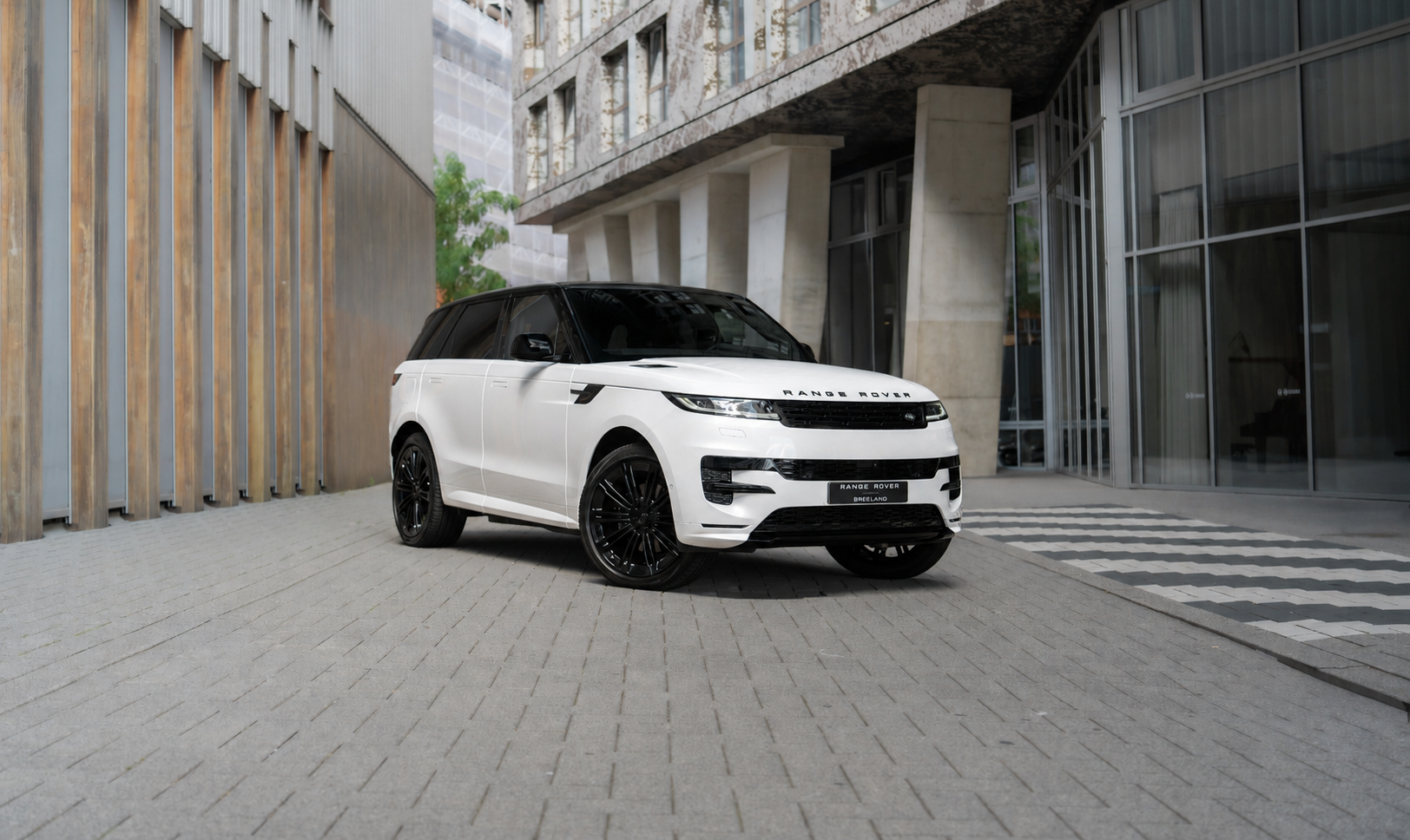 Range Rover Sport Momentum Edition wit