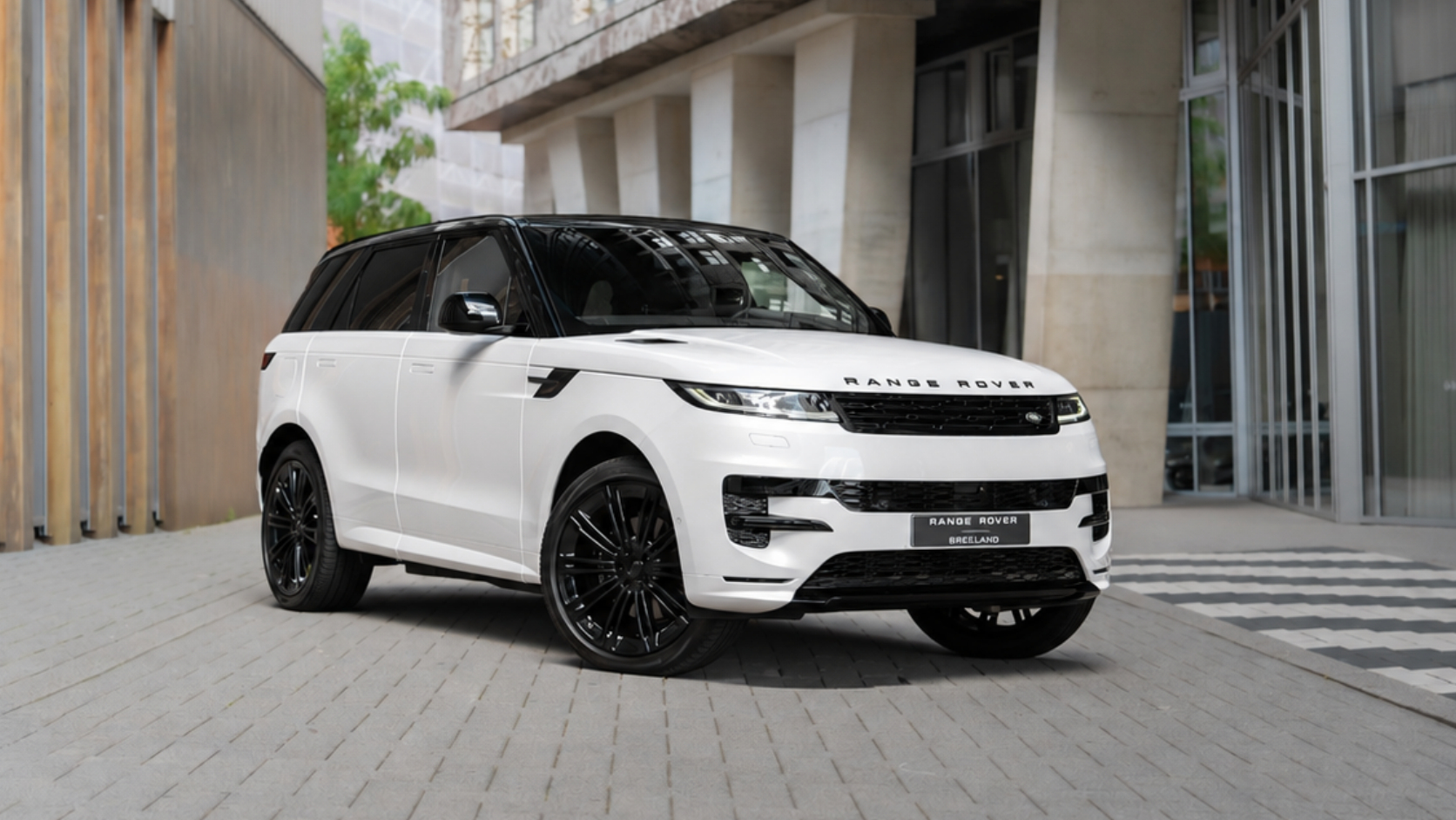 Range Rover Sport Momentum Edition wit