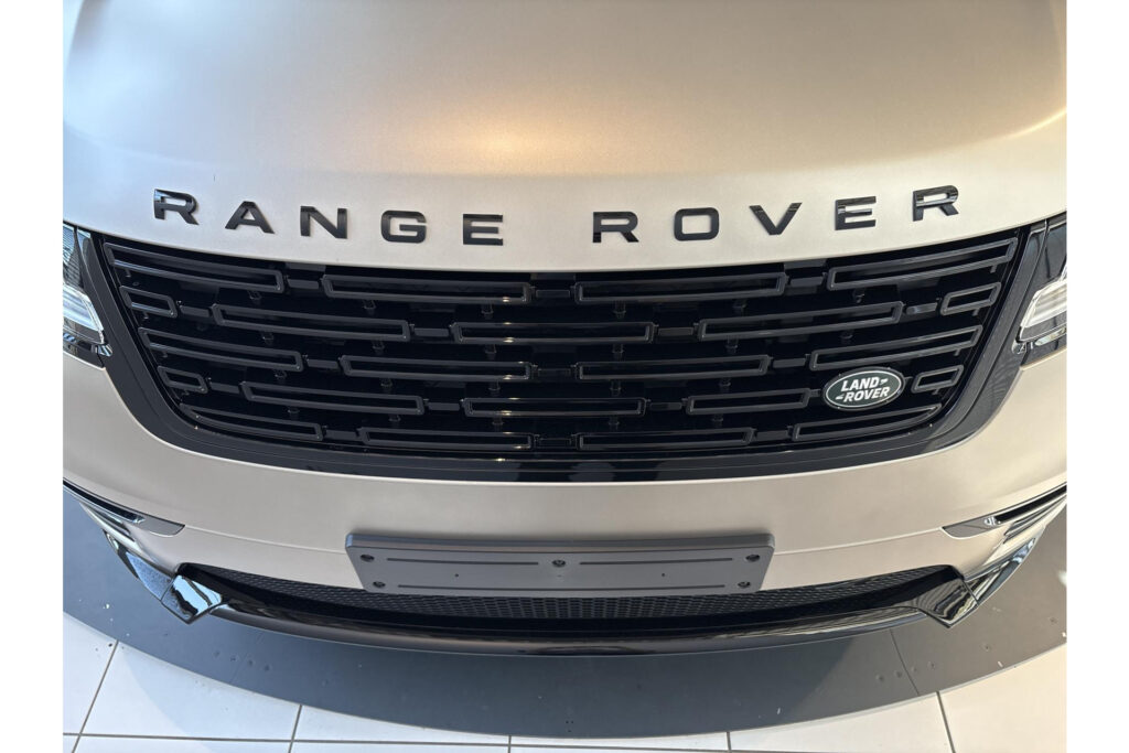 Land Rover Range Rover Velar P400e AWD Belgravia Satin Edition, foto 26 van 33