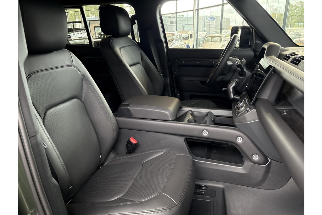 Land Rover Defender 110 P300e Dynamic HSE Edition, foto 2 van 39