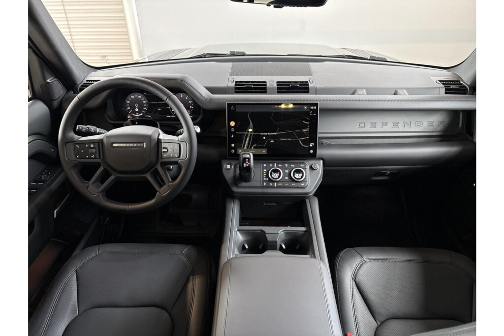 Land Rover Defender 110 P300e Dynamic HSE Edition, foto 3 van 39