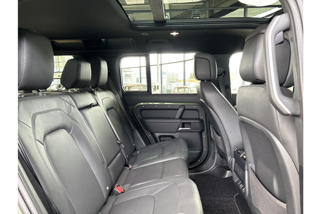 Land Rover Defender 110 P300e Dynamic HSE Edition, foto 4 van 39