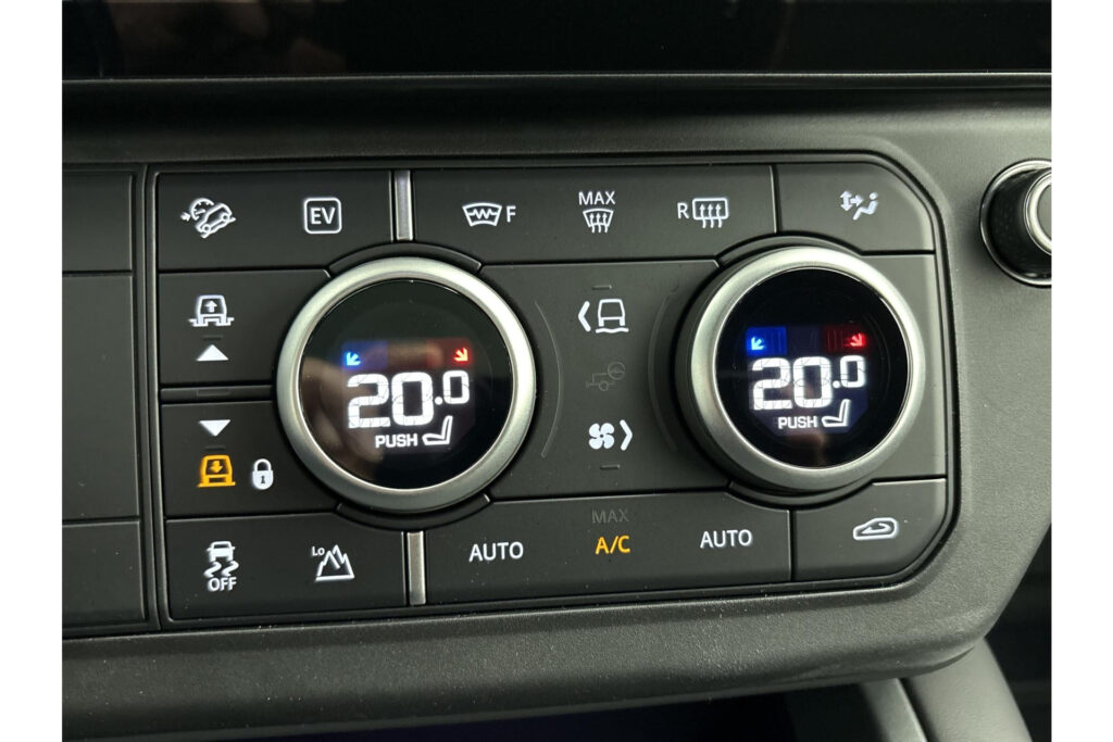 Land Rover Defender 110 P300e SE Dynamic Edition, foto 22 van 31