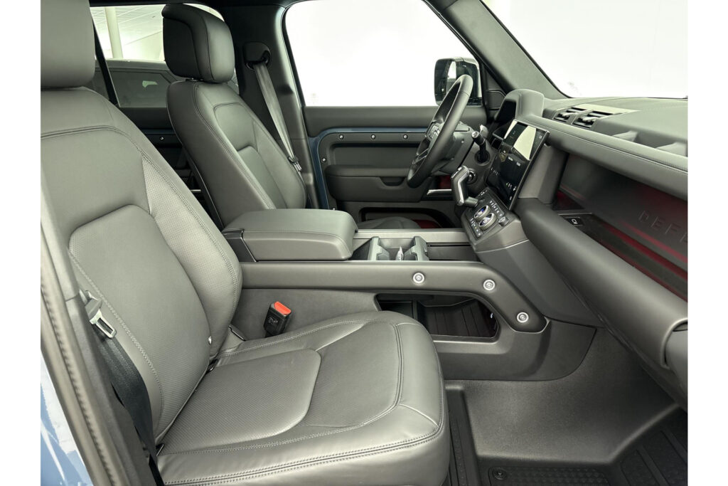 Land Rover Defender 110 P300e SE Dynamic Edition, foto 4 van 31