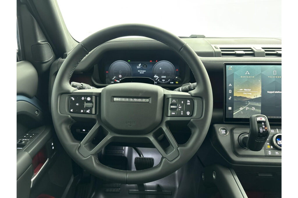 Land Rover Defender 110 P300e SE Dynamic Edition, foto 8 van 31