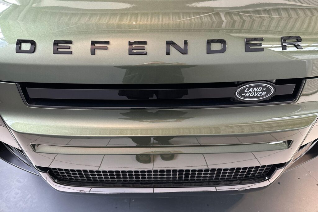 Land Rover Defender 110 P300e Forest Edition, foto 24 van 54
