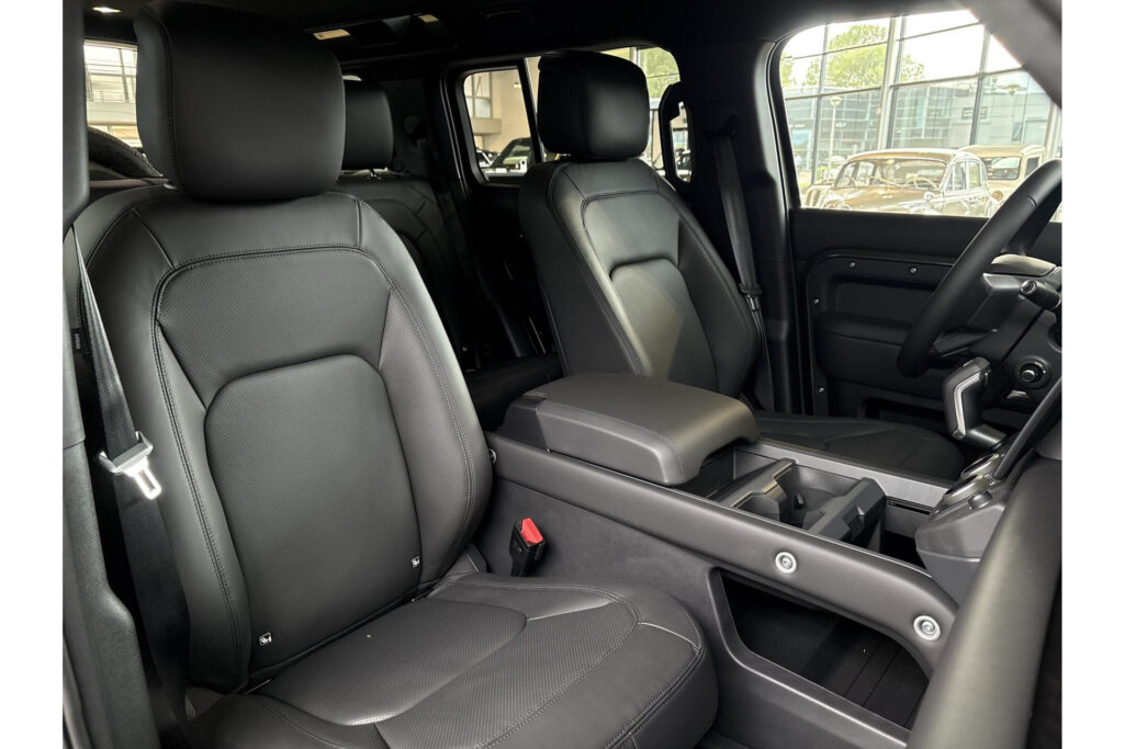 Land Rover Defender 110 P300e Dynamic HSE Edition, foto 10 van 39