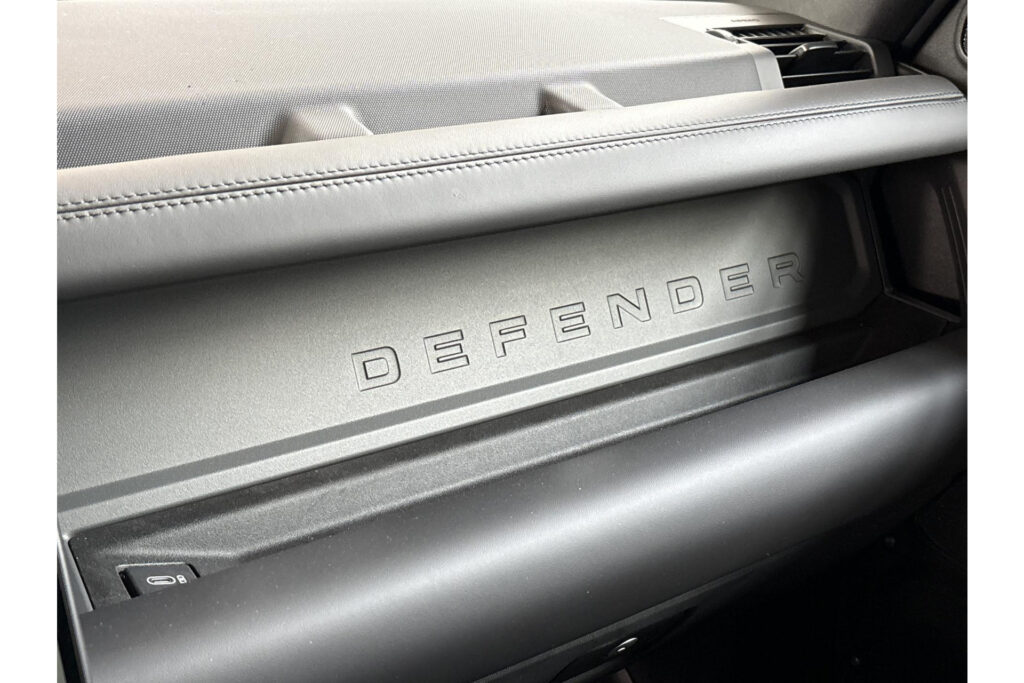 Land Rover Defender 110 P300e Dynamic HSE Edition, foto 25 van 39
