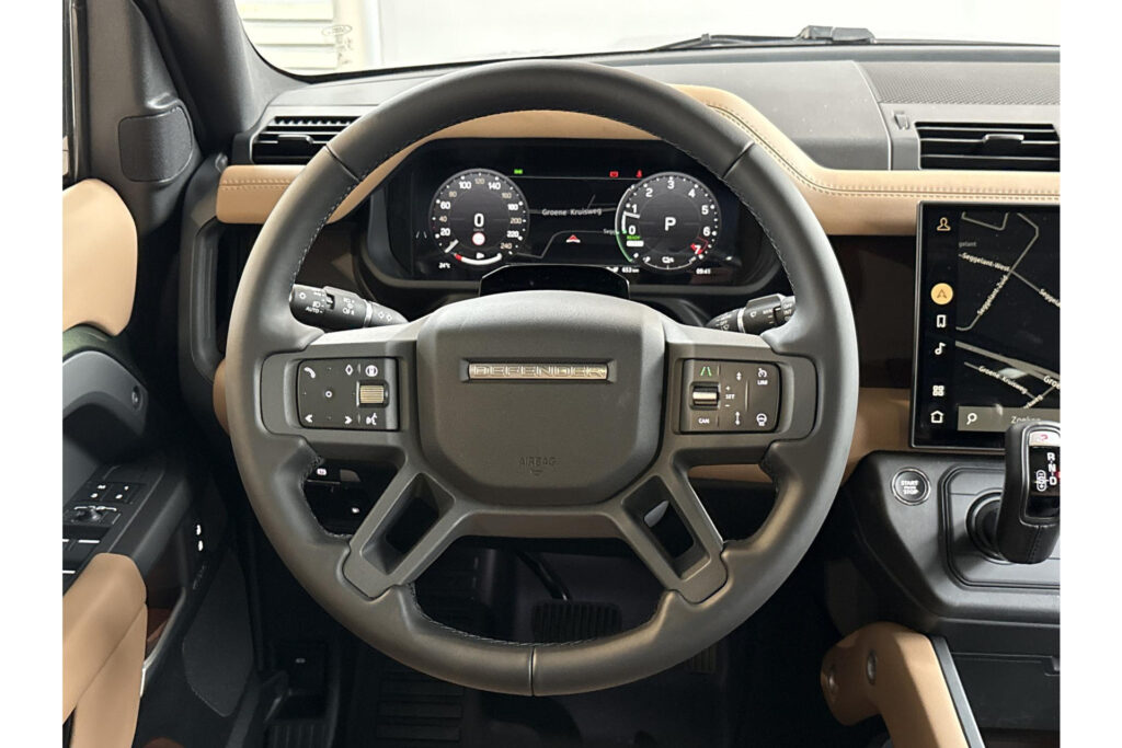 Land Rover Defender 110 P300e Dynamic HSE Edition, foto 17 van 41