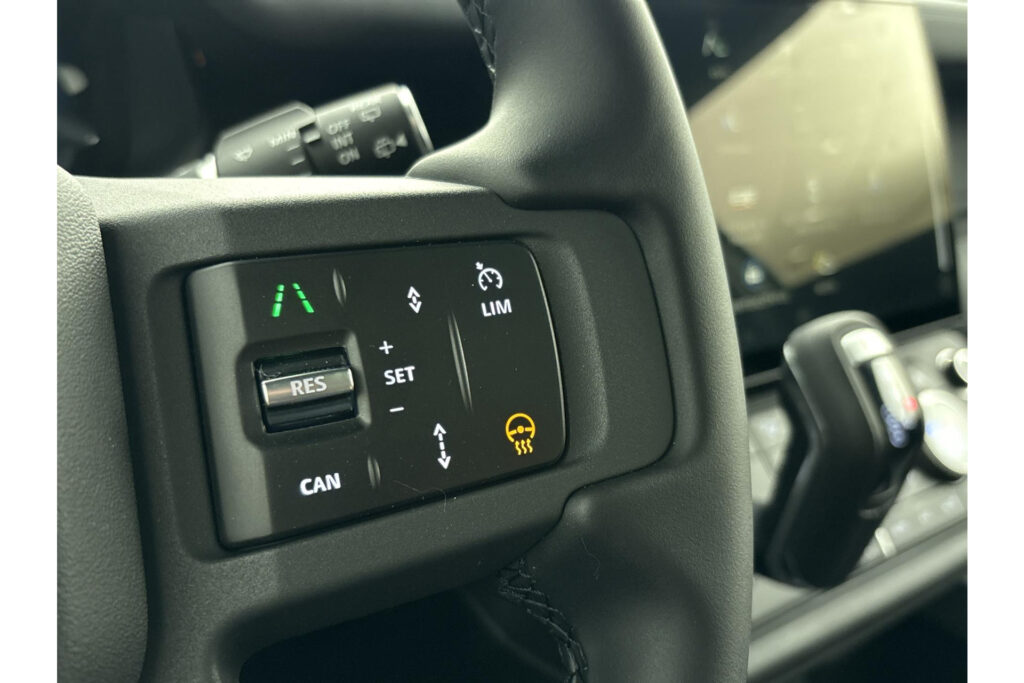 Land Rover Defender 110 P300e Dynamic SE Edition, foto 18 van 23