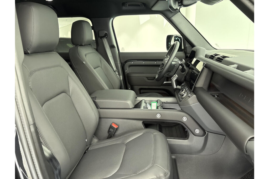 Land Rover Defender 110 P300e Dynamic SE Edition, foto 3 van 23
