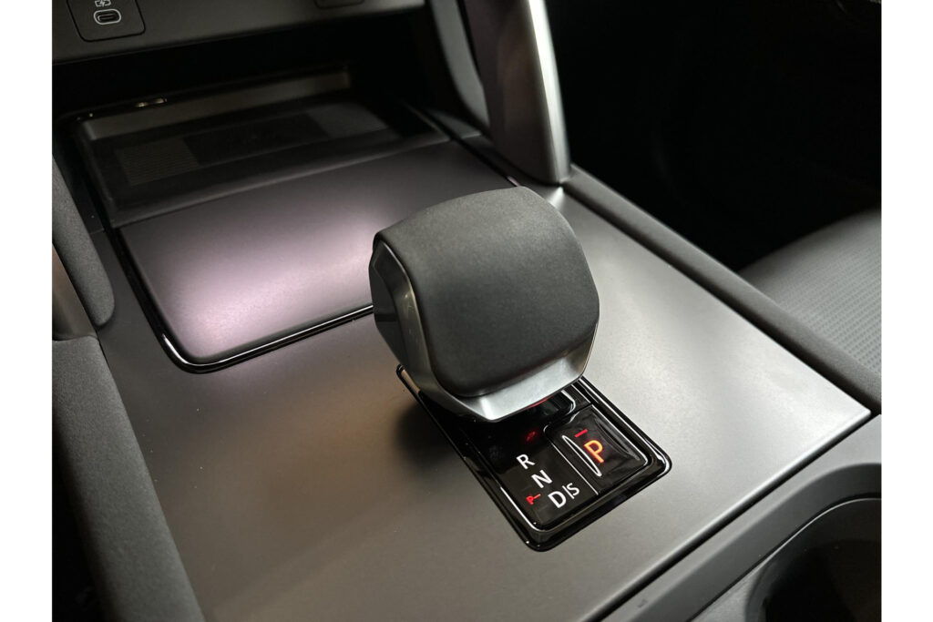 Land Rover Discovery Sport P270e Business Landmark Edition, foto 16 van 26