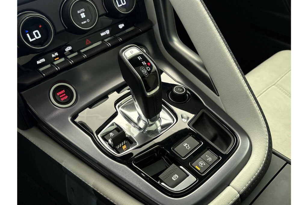 Jaguar F-TYPE P300 Coupe, foto 13 van 24