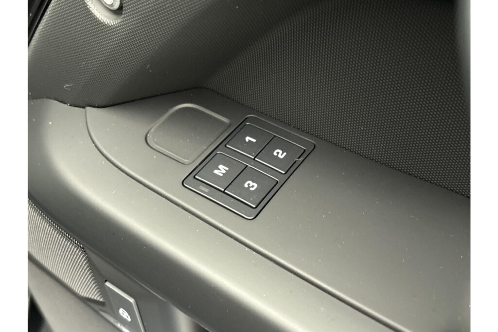 Land Rover Defender 110 P300e Dynamic SE Edition, foto 17 van 34