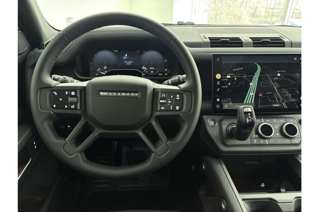Land Rover Defender 110 P300e Dynamic SE Edition, foto 7 van 34