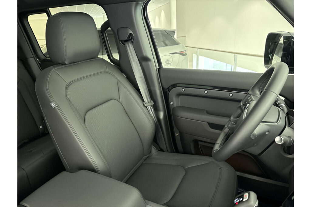Land Rover Defender 110 P300e Dynamic SE Edition, foto 9 van 34