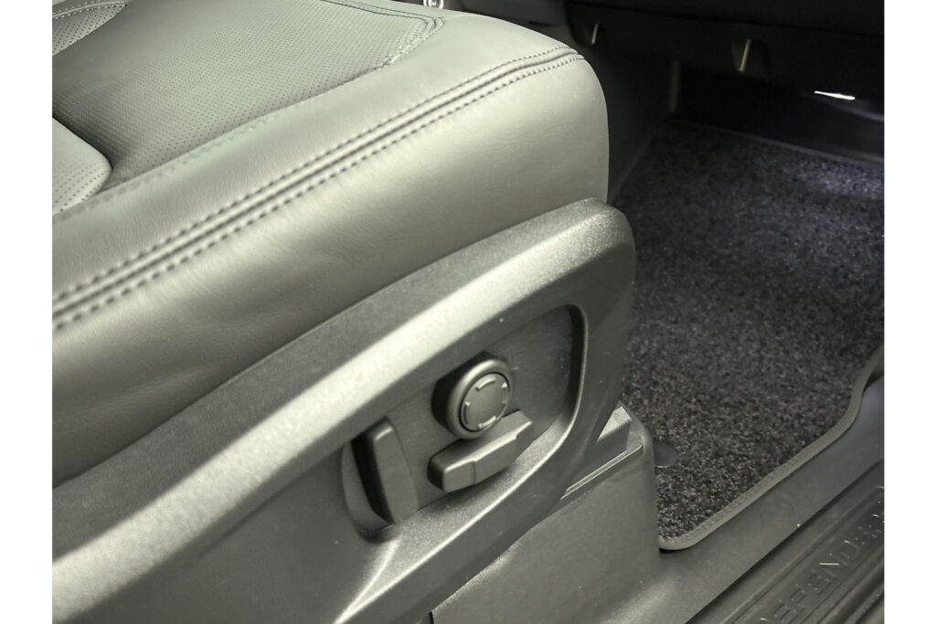 Land Rover Defender 110 P300e X-Dynamic HSE Edition, foto 15 van 29