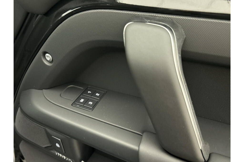 Land Rover Defender 110 P300e X-Dynamic HSE Edition, foto 16 van 29