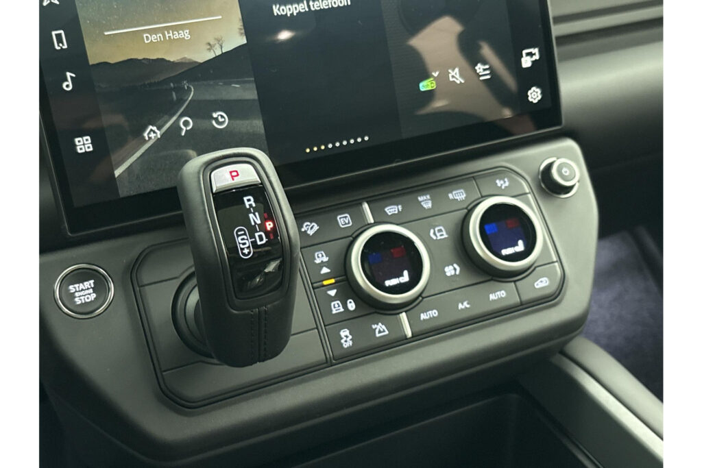 Land Rover Defender 110 P300e X-Dynamic HSE Edition, foto 19 van 29