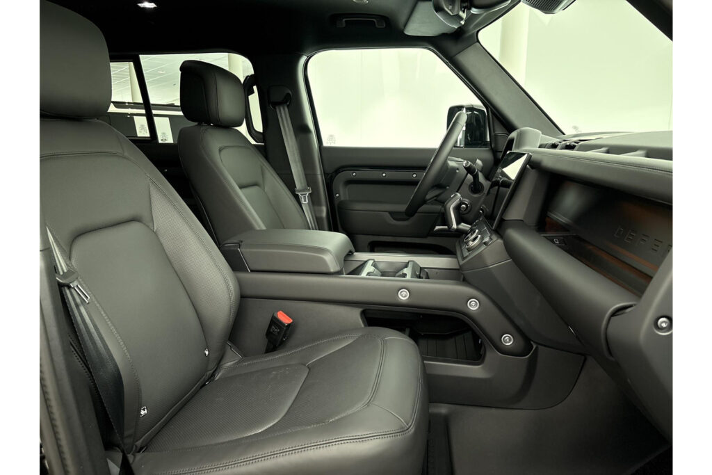 Land Rover Defender 110 P300e X-Dynamic HSE Edition, foto 6 van 29