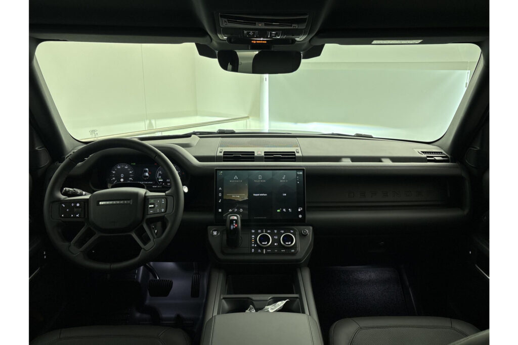 Land Rover Defender 110 P300e X-Dynamic HSE Edition, foto 7 van 29