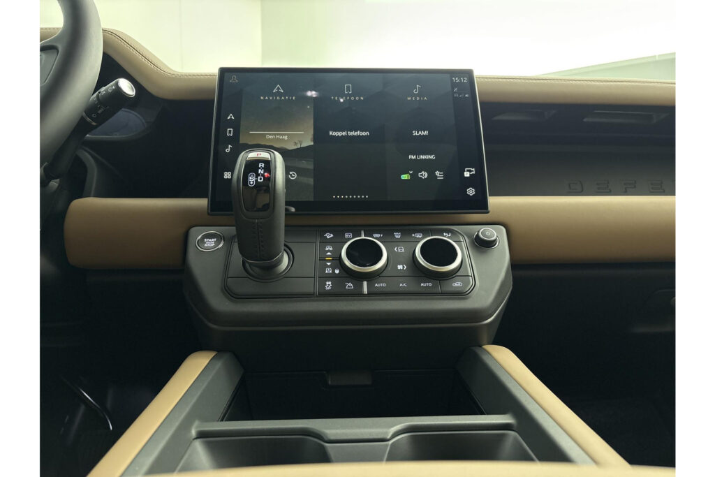 Land Rover Defender 110 P300e HSE Dynamic Edition, foto 16 van 42