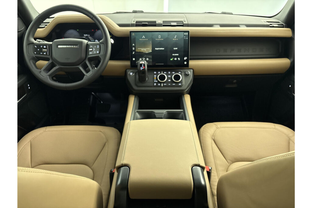 Land Rover Defender 110 P300e HSE Dynamic Edition, foto 7 van 42