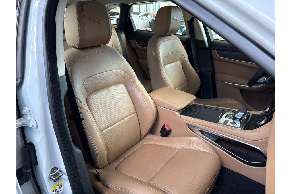 Jaguar F-PACE P400e S, foto 10 van 23