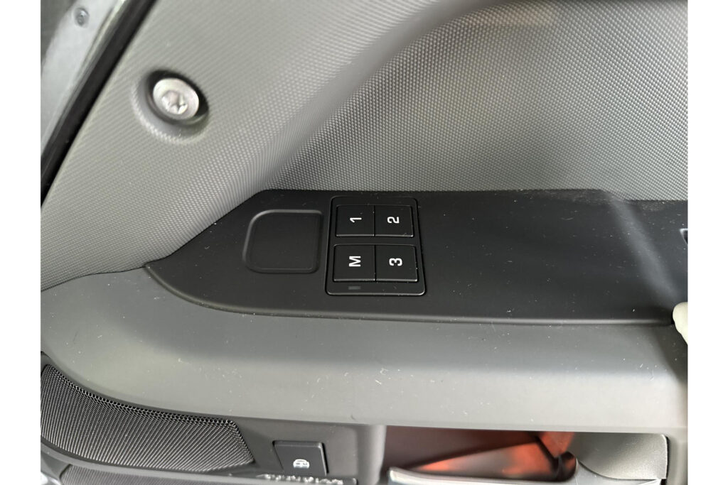Land Rover Defender 110 P300e X-Dynamic HSE, foto 12 van 26