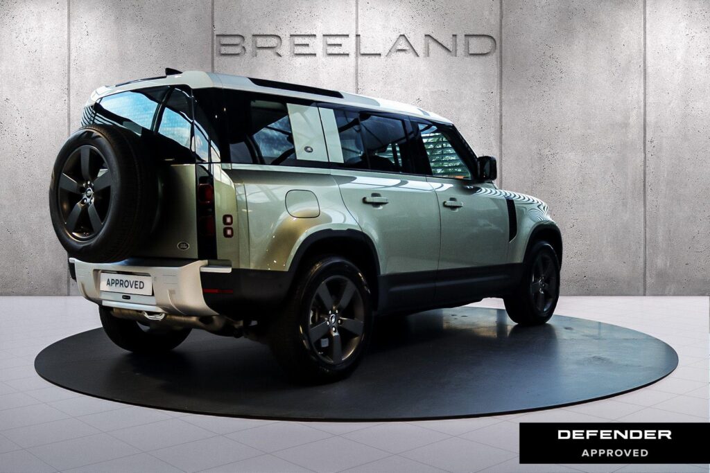 Land Rover Defender 110 7 Seater P400 3.0 HSE, foto 2 van 24