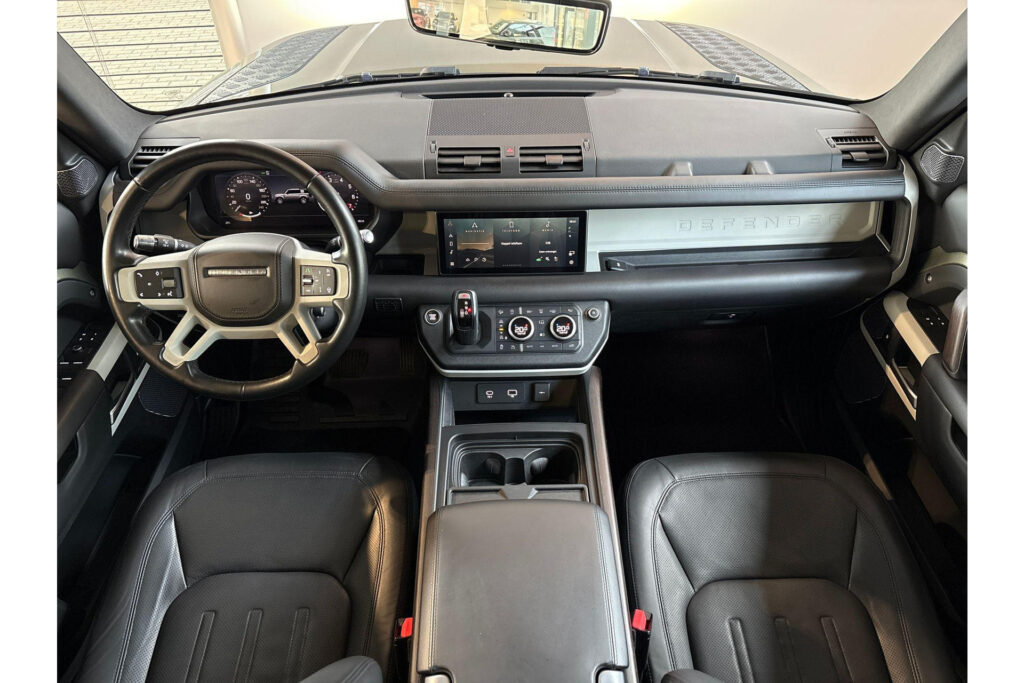 Land Rover Defender 110 7 Seater P400 3.0 HSE, foto 4 van 24