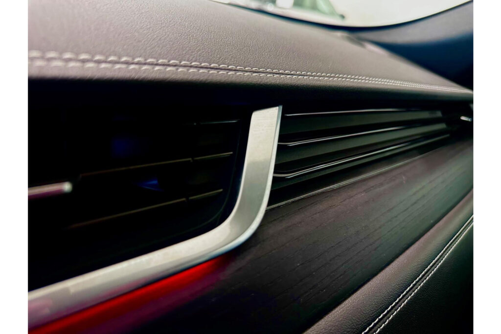 Jaguar F-PACE P400e R-Dynamic Black, foto 18 van 39