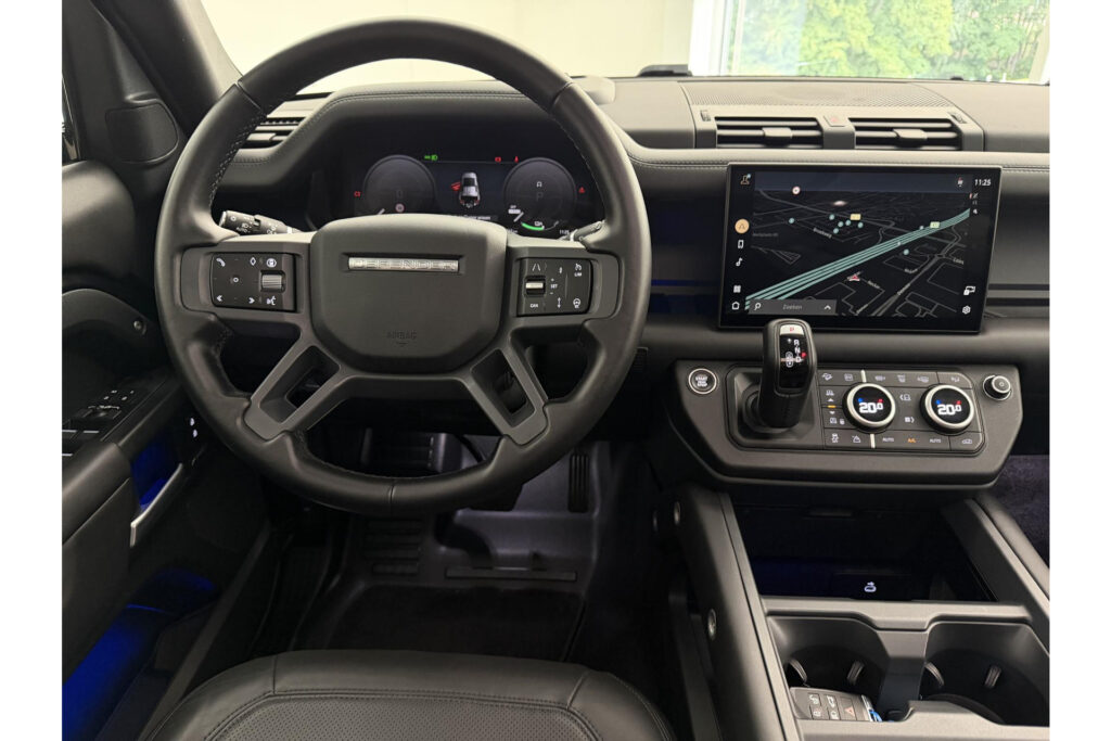 Land Rover Defender 110 P300e X-Dynamic HSE, foto 18 van 38
