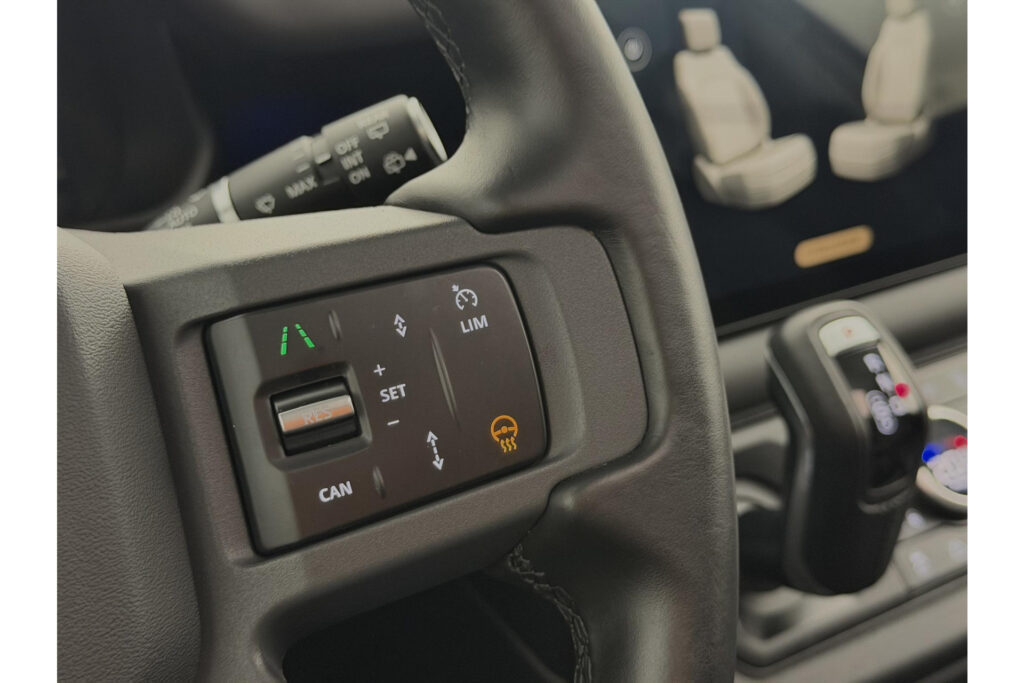 Land Rover Defender 110 P300e X-Dynamic HSE, foto 33 van 38