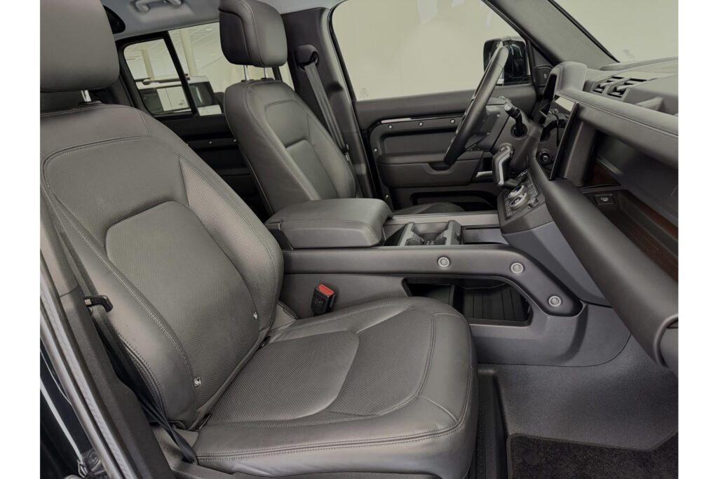 Land Rover Defender 110 P300e X-Dynamic HSE, foto 8 van 38