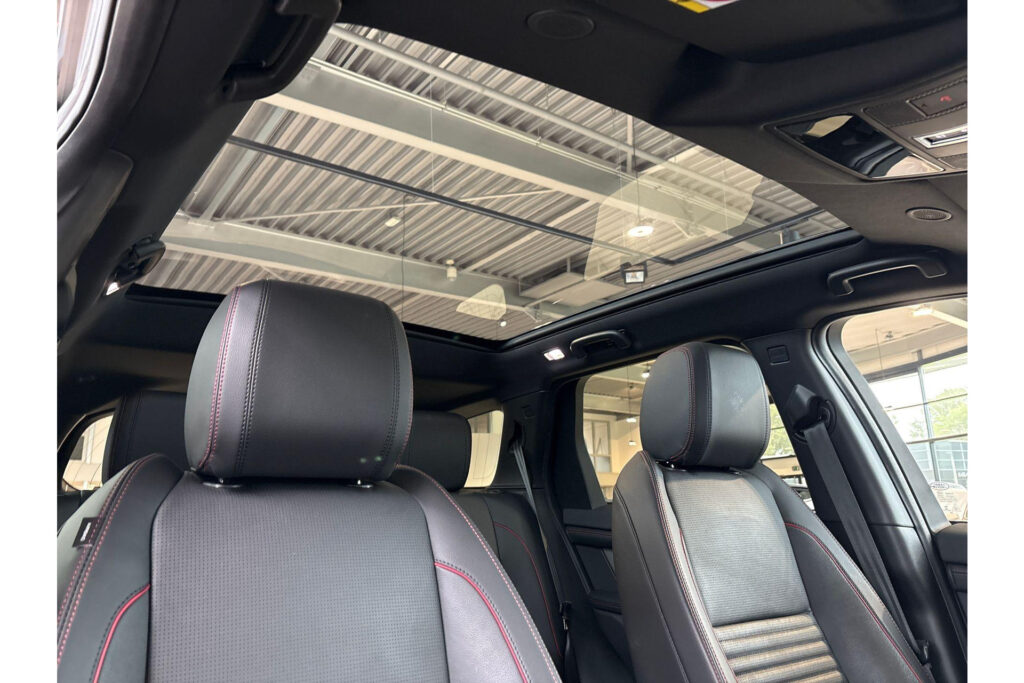 Land Rover Discovery Sport P300e R-Dynamic SE, foto 14 van 24