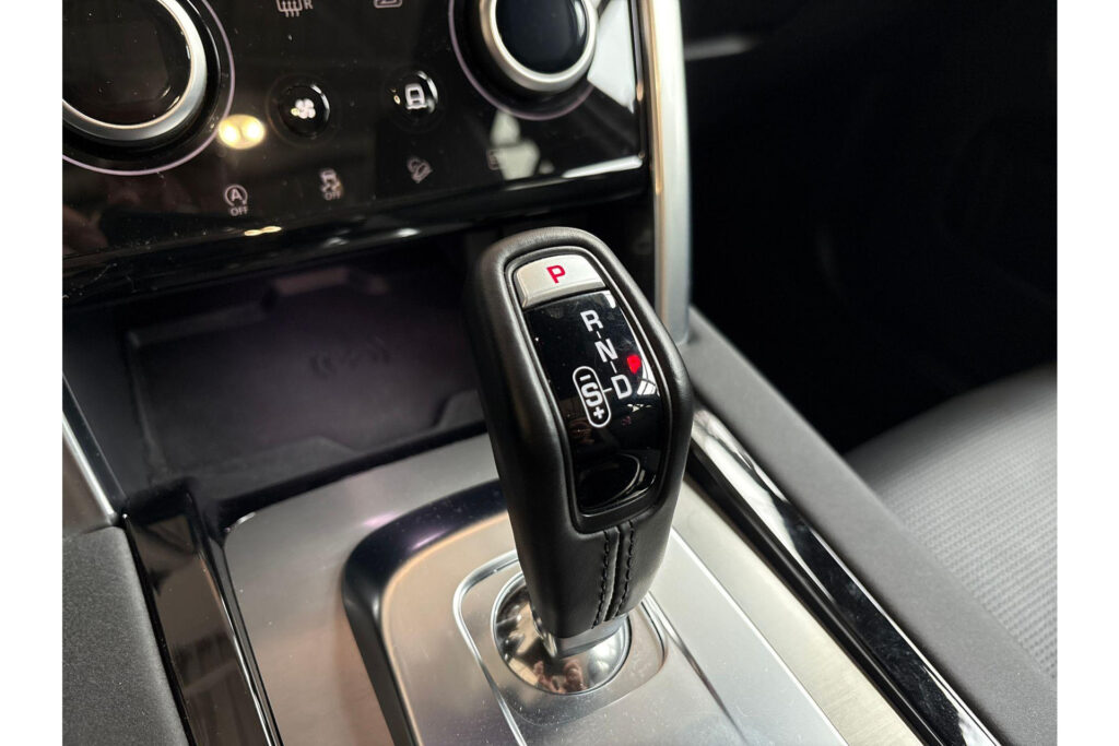 Land Rover Discovery Sport P300e R-Dynamic SE, foto 16 van 24