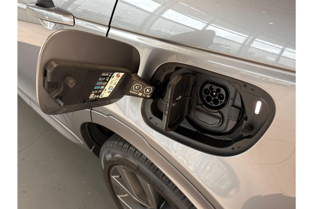 Land Rover Discovery Sport P300e R-Dynamic SE, foto 22 van 24